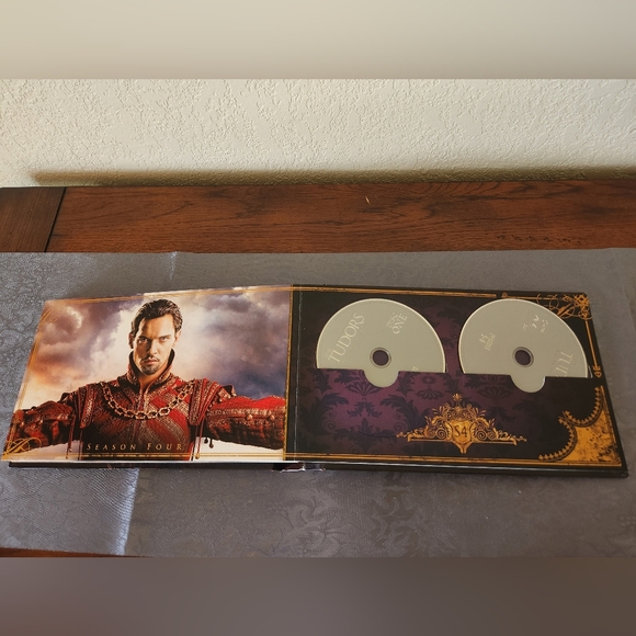 The Tudors: The Complete Series - Picture 9 of 11